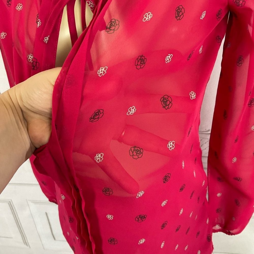 Mudd Sheer Blouse Deep V-Neck Pleated Front Pink Floral Long Sleeve Medium Top - Picture 4 of 5